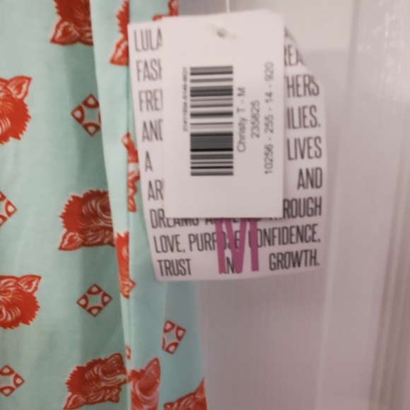 Lularoe Christy T short sleeve V neck wolves M NWT - Picture 3 of 6